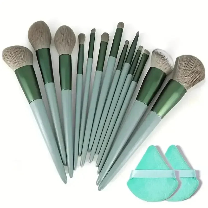 Professional Makeup Brush Set – Crafted with soft, fluffy bristles for smooth blending of foundation, powder, eyeshadow, and kabuki techniques, this essential beauty tool elevates your makeup routine.