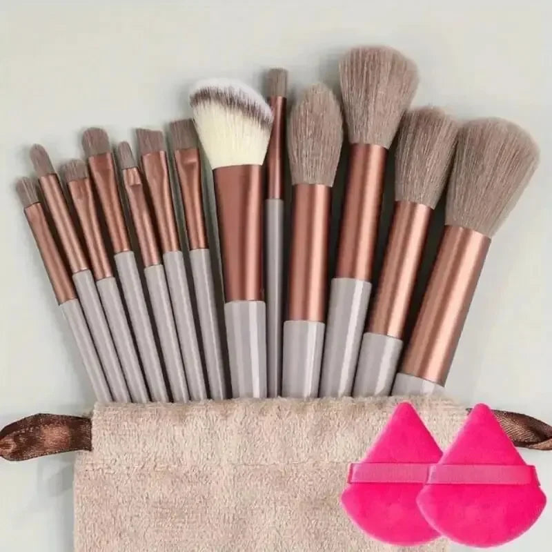 Professional Makeup Brush Set – Crafted with soft, fluffy bristles for smooth blending of foundation, powder, eyeshadow, and kabuki techniques, this essential beauty tool elevates your makeup routine.