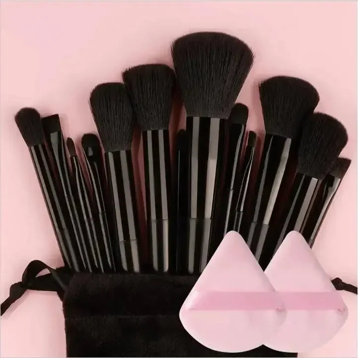 Professional Makeup Brush Set – Crafted with soft, fluffy bristles for smooth blending of foundation, powder, eyeshadow, and kabuki techniques, this essential beauty tool elevates your makeup routine.