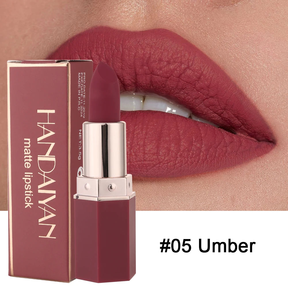 Matte Lipstick – Achieve a flawless look with a smooth, long-lasting matte finish. The non-fading, waterproof, and smudge-proof formula ensures vibrant, velvet color day after day, while the non-stick cup design offers effo