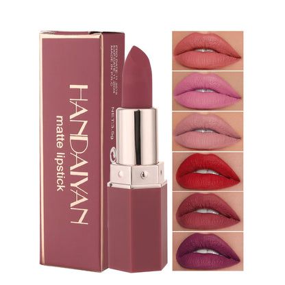 Matte Lipstick – Achieve a flawless look with a smooth, long-lasting matte finish. The non-fading, waterproof, and smudge-proof formula ensures vibrant, velvet color day after day, while the non-stick cup design offers effo