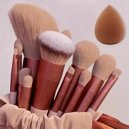 Professional Makeup Brush Set – Crafted with soft, fluffy bristles for smooth blending of foundation, powder, eyeshadow, and kabuki techniques, this essential beauty tool elevates your makeup routine.