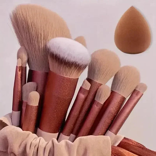 Professional Makeup Brush Set – Crafted with soft, fluffy bristles for smooth blending of foundation, powder, eyeshadow, and kabuki techniques, this essential beauty tool elevates your makeup routine.