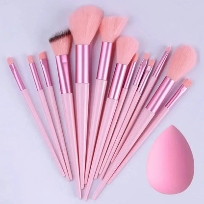 Professional Makeup Brush Set – Crafted with soft, fluffy bristles for smooth blending of foundation, powder, eyeshadow, and kabuki techniques, this essential beauty tool elevates your makeup routine.