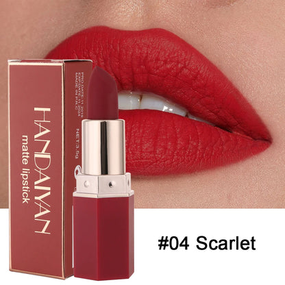 Matte Lipstick – Achieve a flawless look with a smooth, long-lasting matte finish. The non-fading, waterproof, and smudge-proof formula ensures vibrant, velvet color day after day, while the non-stick cup design offers effo
