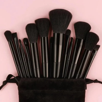 Professional Makeup Brush Set – Crafted with soft, fluffy bristles for smooth blending of foundation, powder, eyeshadow, and kabuki techniques, this essential beauty tool elevates your makeup routine.