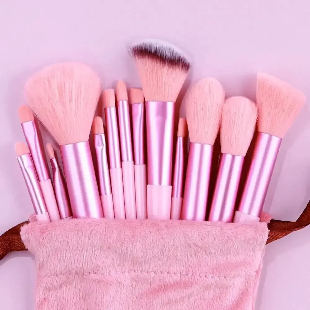 Professional Makeup Brush Set – Crafted with soft, fluffy bristles for smooth blending of foundation, powder, eyeshadow, and kabuki techniques, this essential beauty tool elevates your makeup routine.