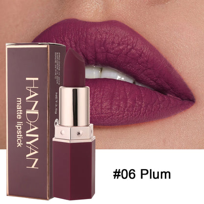 Matte Lipstick – Achieve a flawless look with a smooth, long-lasting matte finish. The non-fading, waterproof, and smudge-proof formula ensures vibrant, velvet color day after day, while the non-stick cup design offers effo
