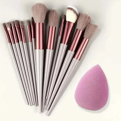 Professional Makeup Brush Set – Crafted with soft, fluffy bristles for smooth blending of foundation, powder, eyeshadow, and kabuki techniques, this essential beauty tool elevates your makeup routine.