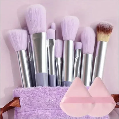 Professional Makeup Brush Set – Crafted with soft, fluffy bristles for smooth blending of foundation, powder, eyeshadow, and kabuki techniques, this essential beauty tool elevates your makeup routine.