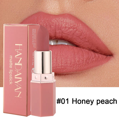 Matte Lipstick – Achieve a flawless look with a smooth, long-lasting matte finish. The non-fading, waterproof, and smudge-proof formula ensures vibrant, velvet color day after day, while the non-stick cup design offers effo